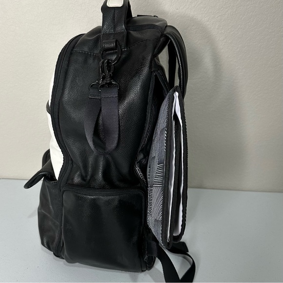❌Sold on Mer❌ Itzy Ritzy Diaper Bag Backpack Large Capacity Boss Backpack - Picture 4 of 10
